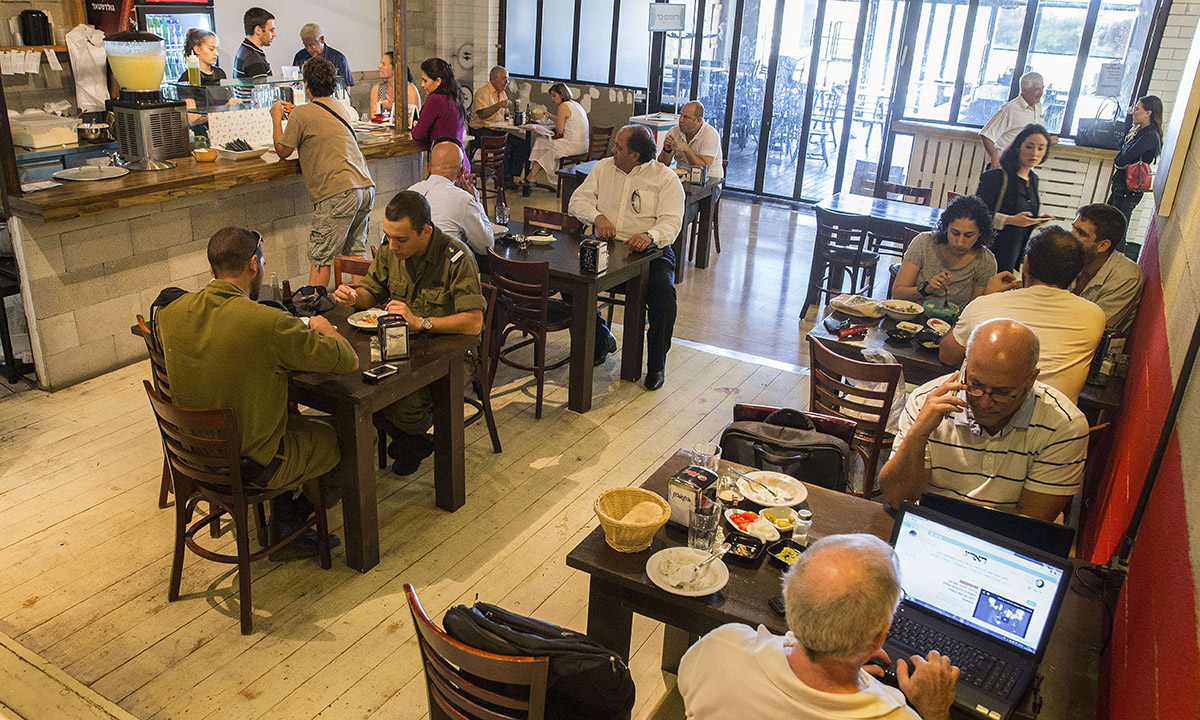 Israele, l’Hummus Bar della pace – Foto