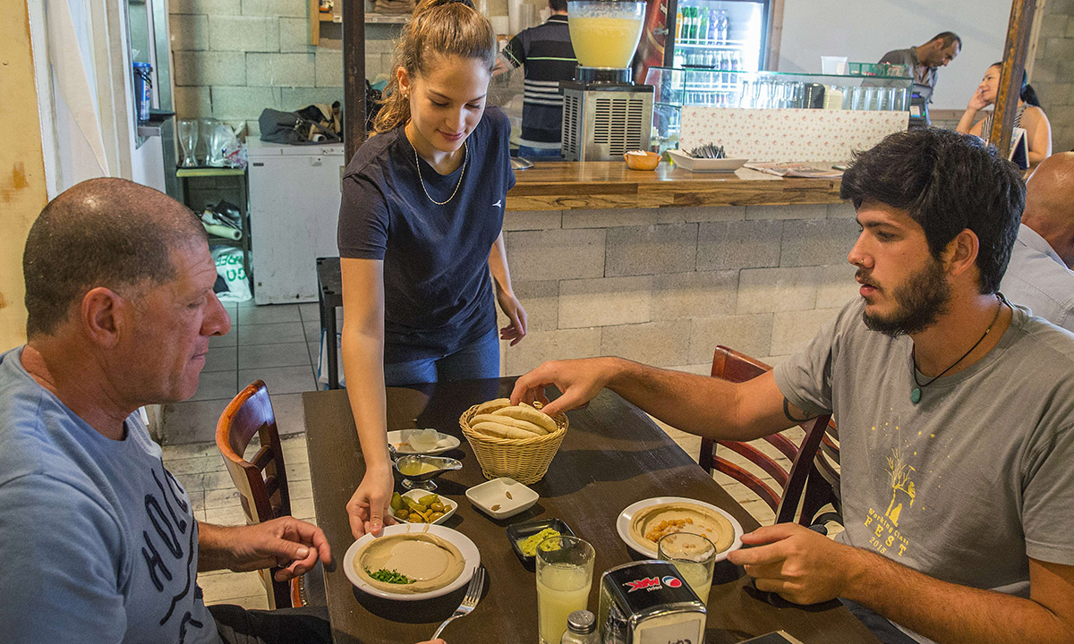 Israele, l’Hummus Bar della pace – Foto