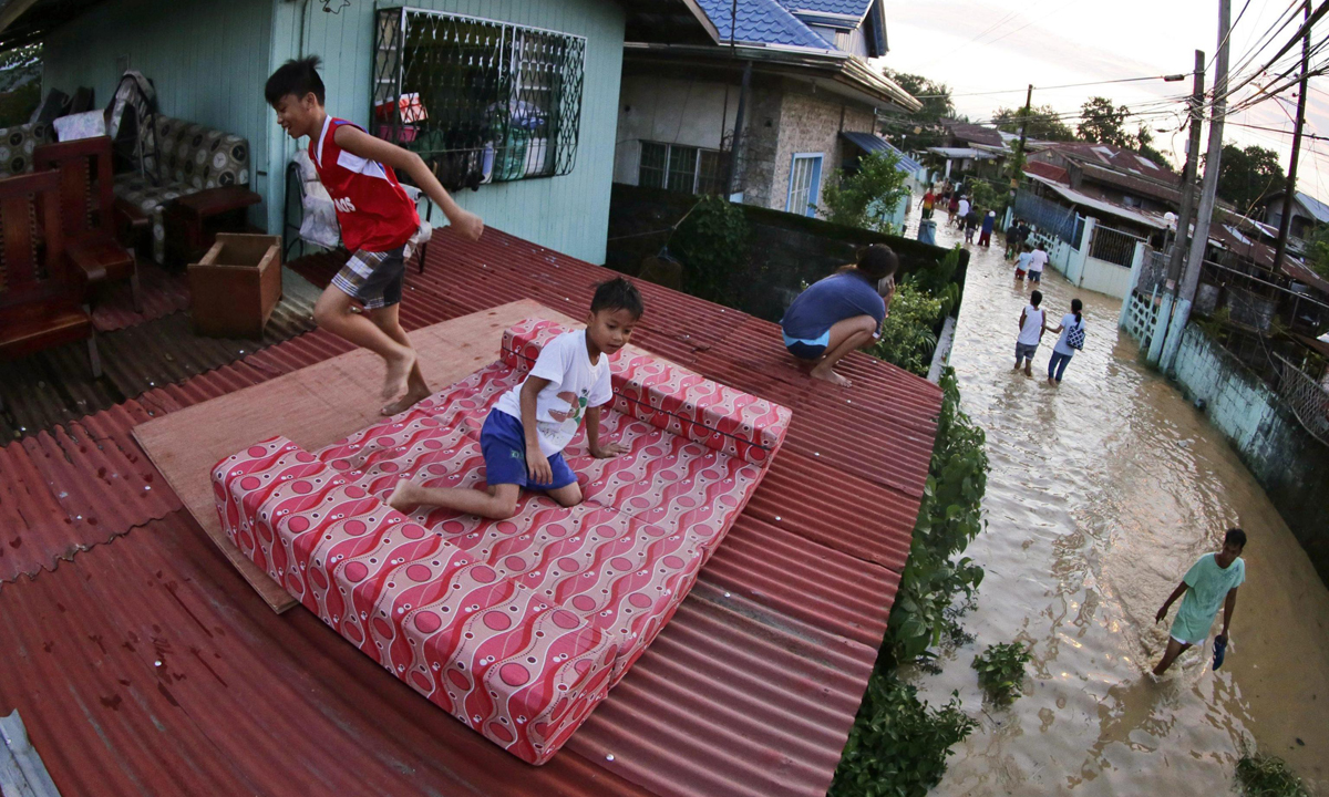 Il tifone Koppu sulle Filippine – Foto
