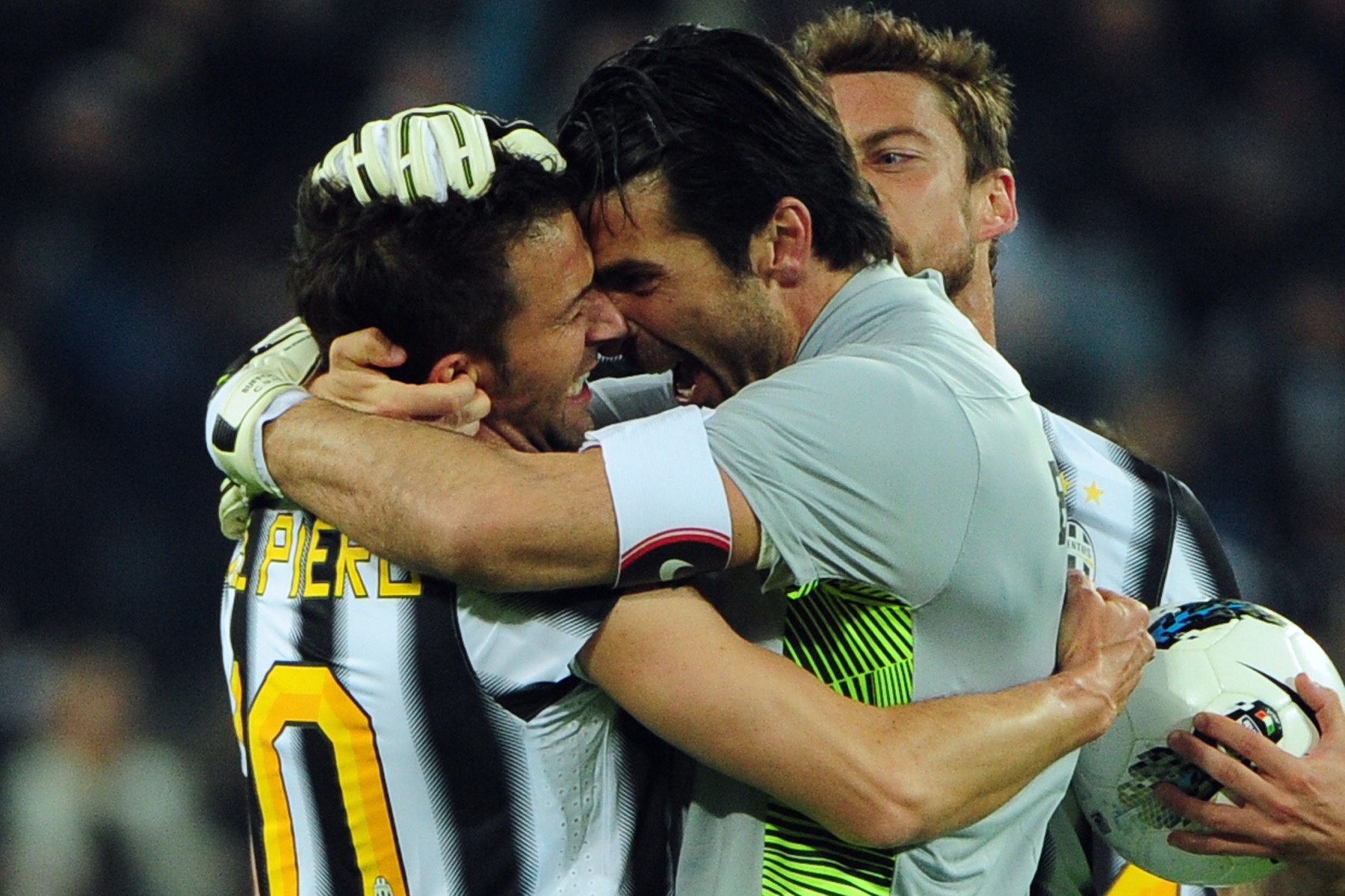 Juventus, Buffon è pronto al record: 74 minuti per superare Del Piero Juventus, Buffon è pronto al record: 74 minuti per superare Del Piero