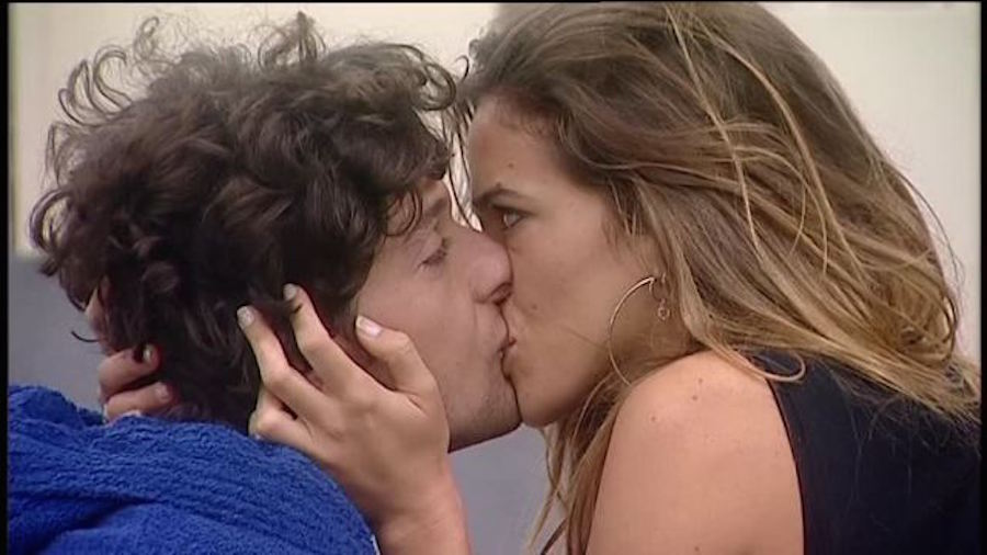 Grande Fratello 14: Lidia gelosa di Alessandro, scontro tra Rebecca e Rossella Grande Fratello 14: Lidia gelosa di Alessandro, scontro tra Rebecca e Rossella