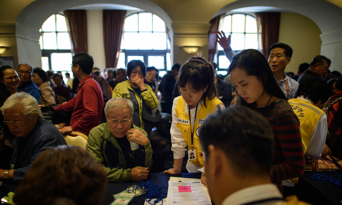 Corea del Nord e del Sud: riprendono le riunioni di famiglia – Foto