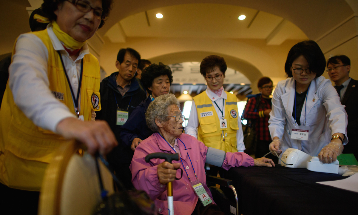 Corea del Nord e del Sud: riprendono le riunioni di famiglia – Foto