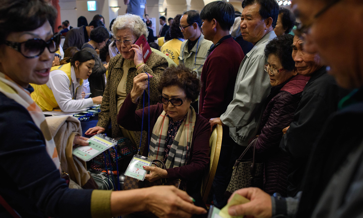 Corea del Nord e del Sud: riprendono le riunioni di famiglia – Foto