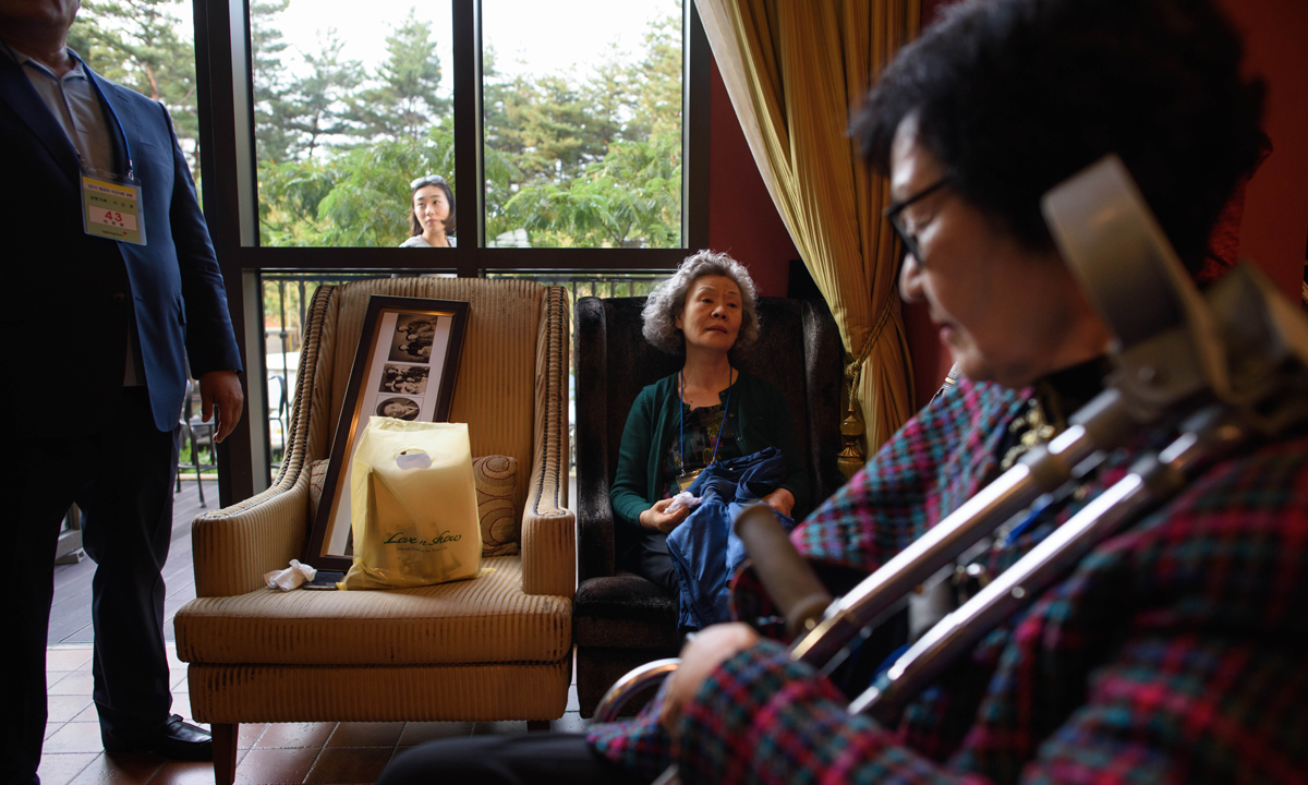 Corea del Nord e del Sud: riprendono le riunioni di famiglia – Foto