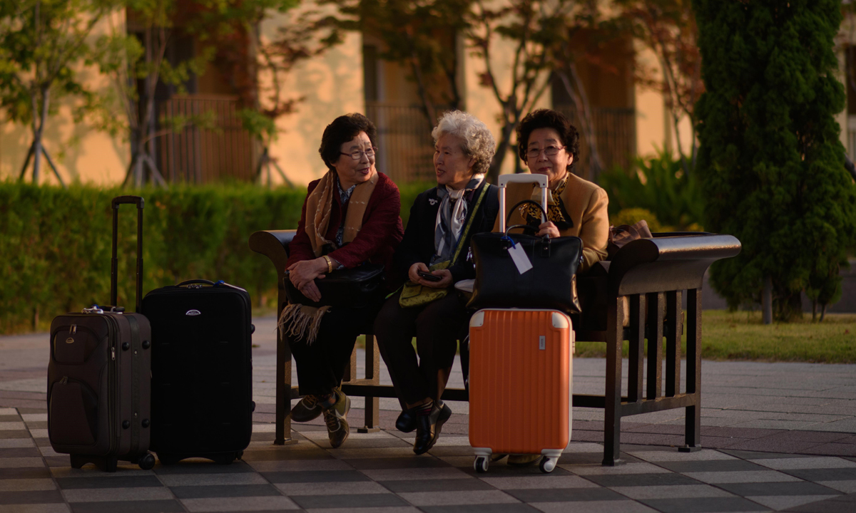 Corea del Nord e del Sud: riprendono le riunioni di famiglia – Foto