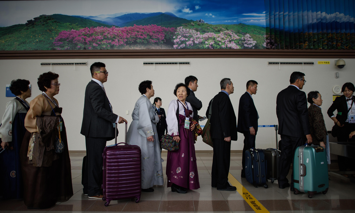 Corea del Nord e del Sud: riprendono le riunioni di famiglia – Foto