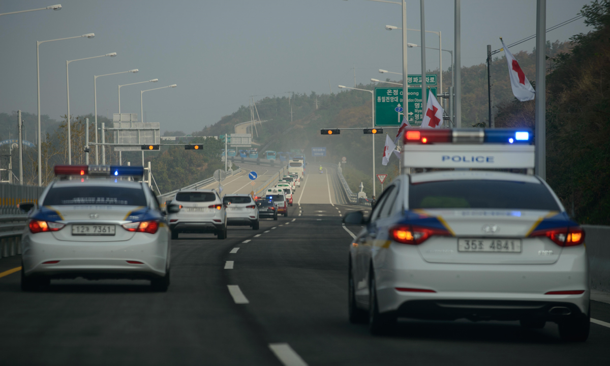 Corea del Nord e del Sud: riprendono le riunioni di famiglia – Foto