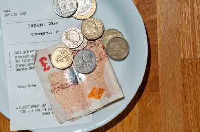 Proposta choc a New York: basta mance ai camerieri