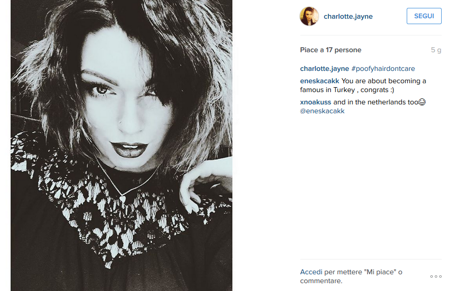 “Ammalata” di selfie: 200 scatti al giorno