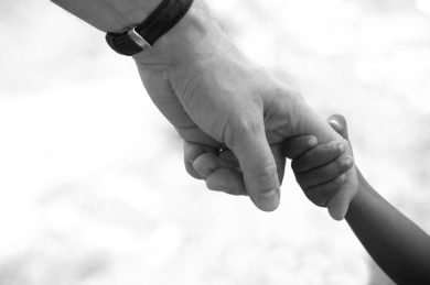 Affido e adozione: cosa cambia in 4 punti