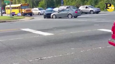 Guida in modo folle e colpisce l’auto della polizia due volte