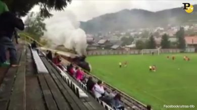Treno invade campo di calcio