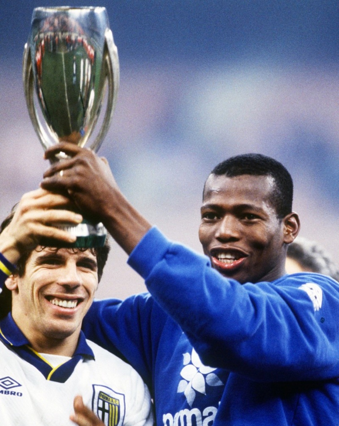 Dopo il fallimento, il Parma riacquista all’asta le sue Coppe