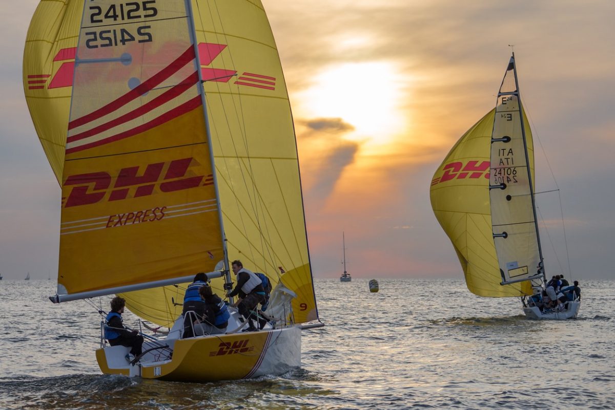 Galleria foto 'Vela, bora e spettacolo: la Barcolana numero 47 va a “Robertissima III”' - foto 13