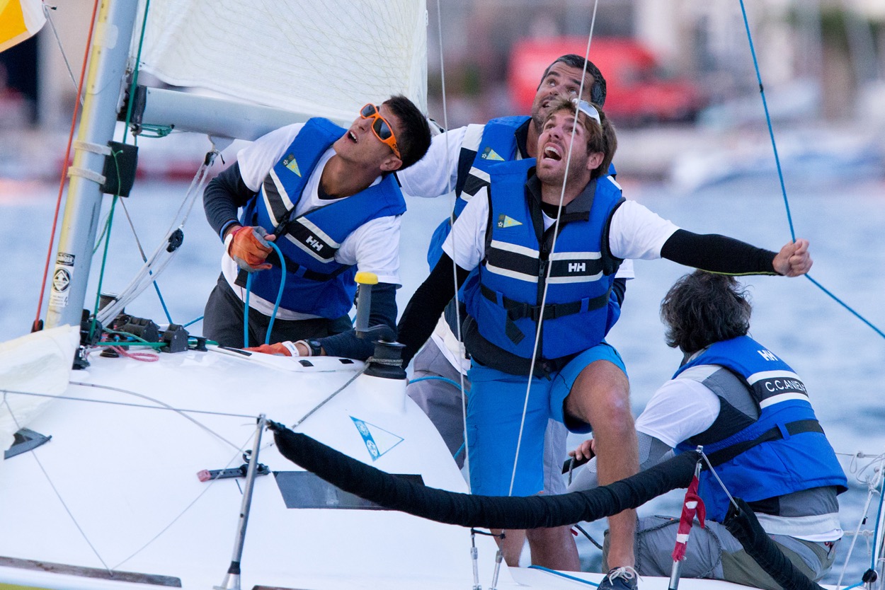 Vela, bora e spettacolo: la Barcolana numero 47 va a “Robertissima III” Vela, bora e spettacolo: la Barcolana numero 47 va a “Robertissima III”