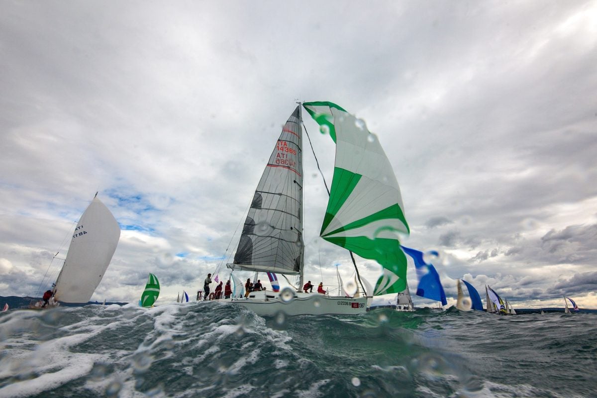 Galleria foto 'Vela, bora e spettacolo: la Barcolana numero 47 va a “Robertissima III”' - foto 11