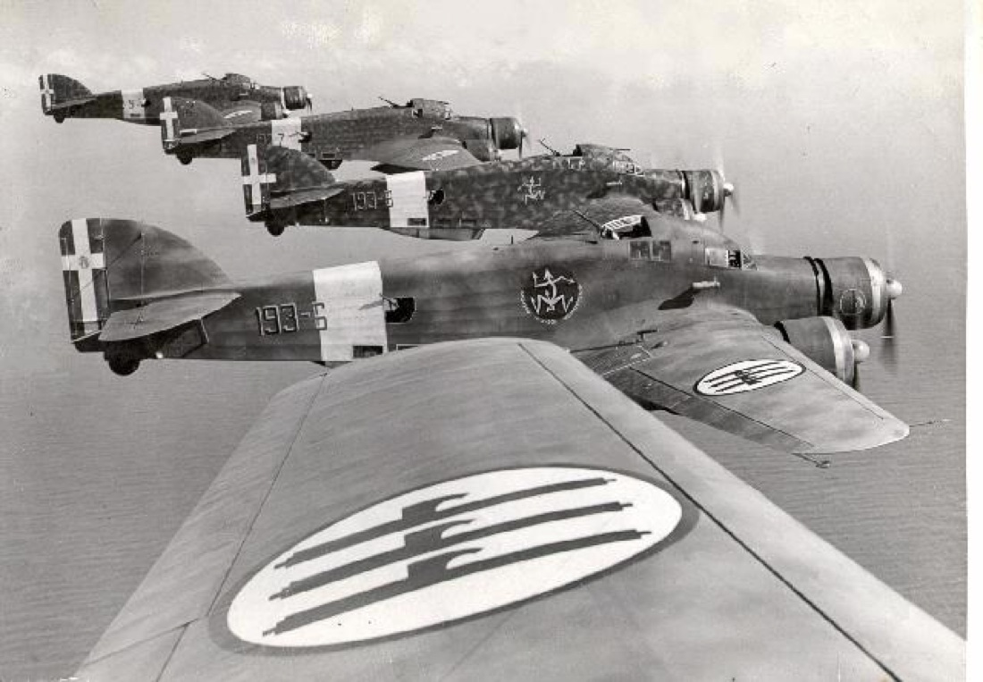 Bombardamenti italiani in guerra: foto di un secolo di storia (1911-2011)