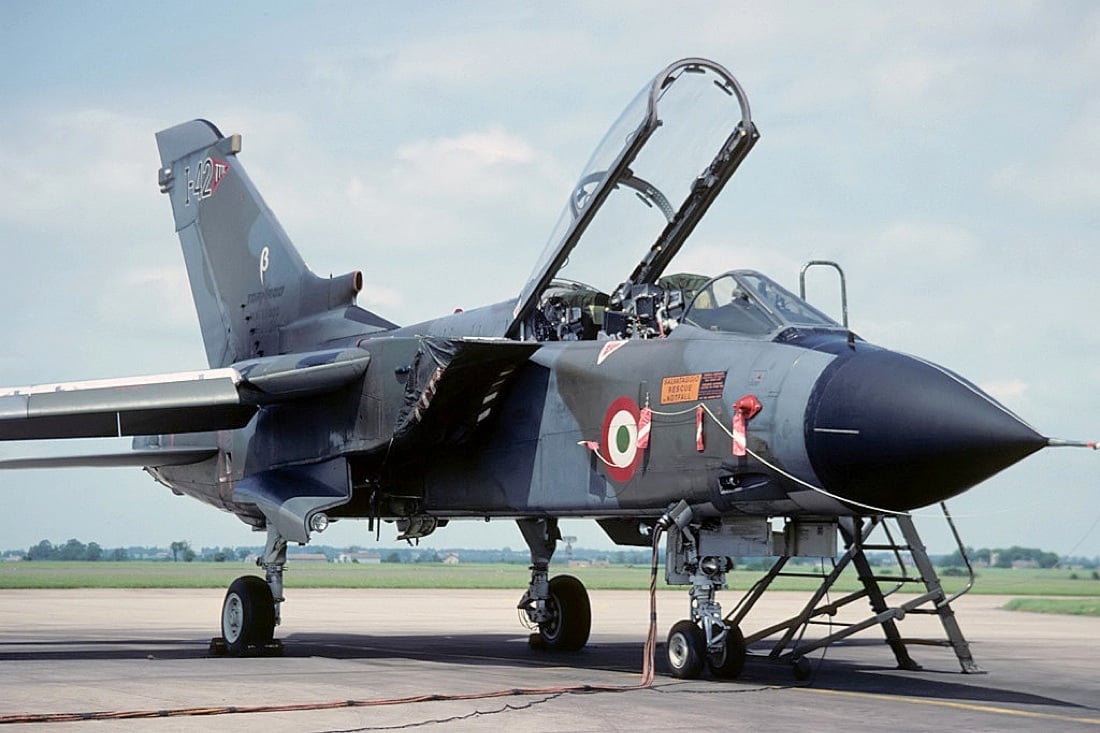 Bombardamenti italiani in guerra: foto di un secolo di storia (1911-2011)