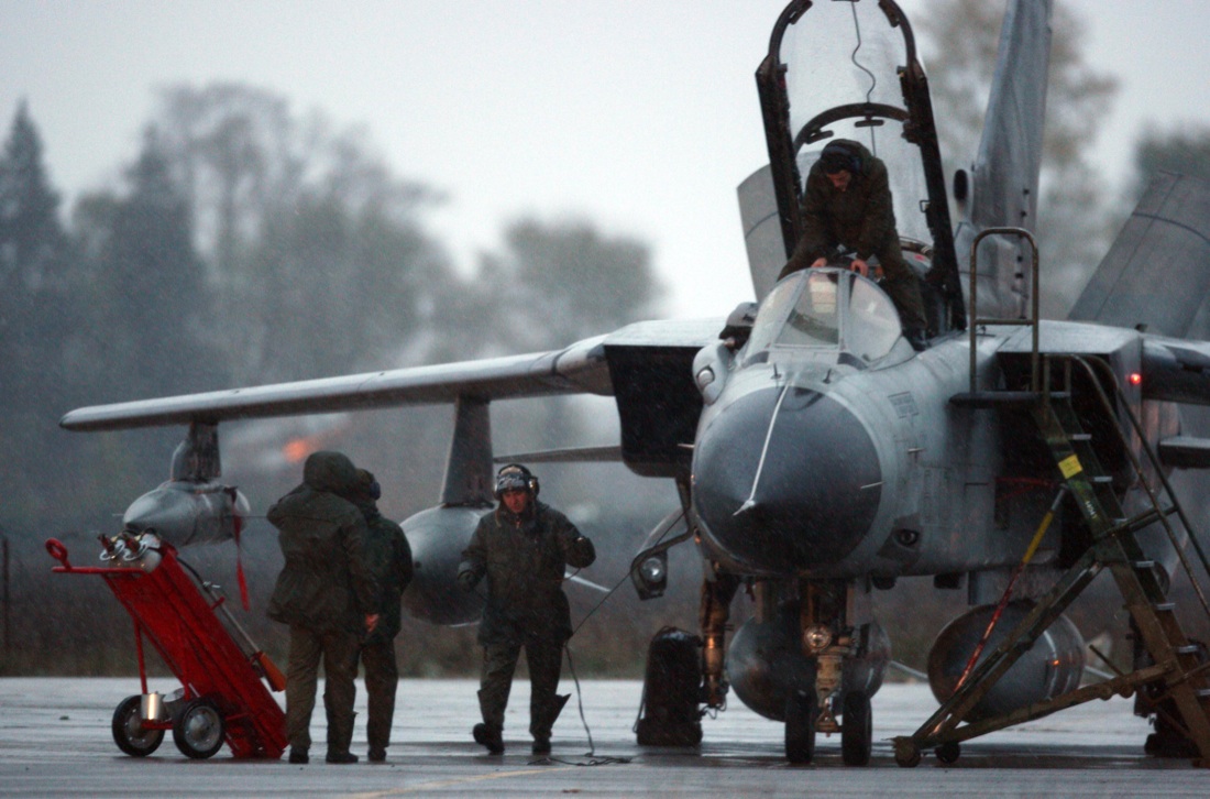Bombardamenti italiani in guerra: foto di un secolo di storia (1911-2011)