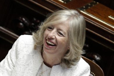 Il ministro Giannini: “La supplentite nelle scuole italiane diminuirà. Ma progressivamente”