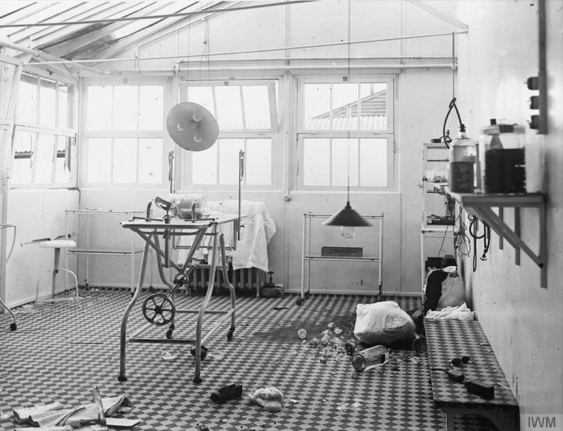 Bombe sulla croce rossa: quando l’ospedale è colpito (1915-2015) -foto Bombe sulla croce rossa: quando l’ospedale è colpito (1915-2015) -foto