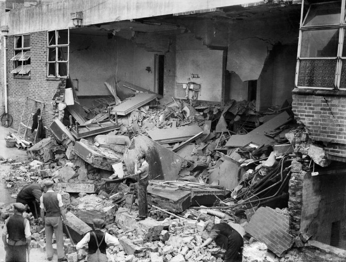 Bombe sulla croce rossa: quando l’ospedale è colpito (1915-2015) -foto Bombe sulla croce rossa: quando l’ospedale è colpito (1915-2015) -foto