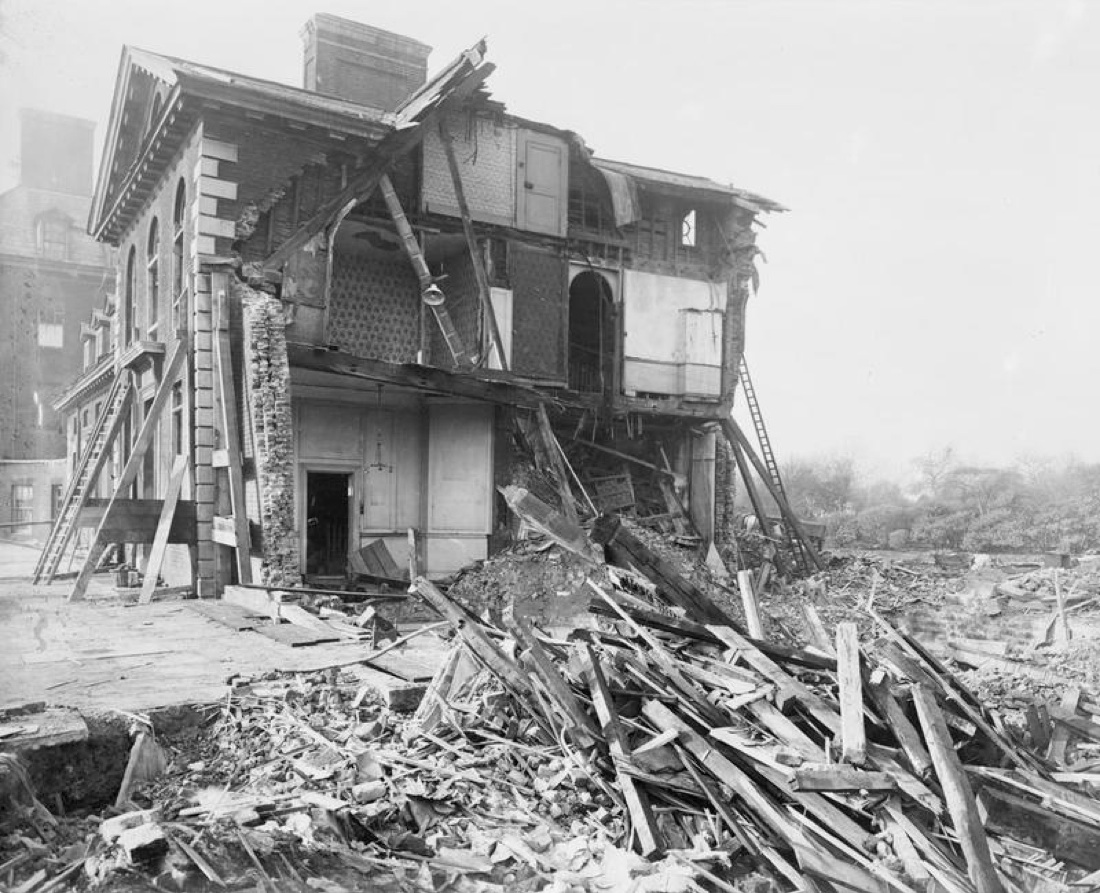 Bombe sulla croce rossa: quando l’ospedale è colpito (1915-2015) -foto Bombe sulla croce rossa: quando l’ospedale è colpito (1915-2015) -foto
