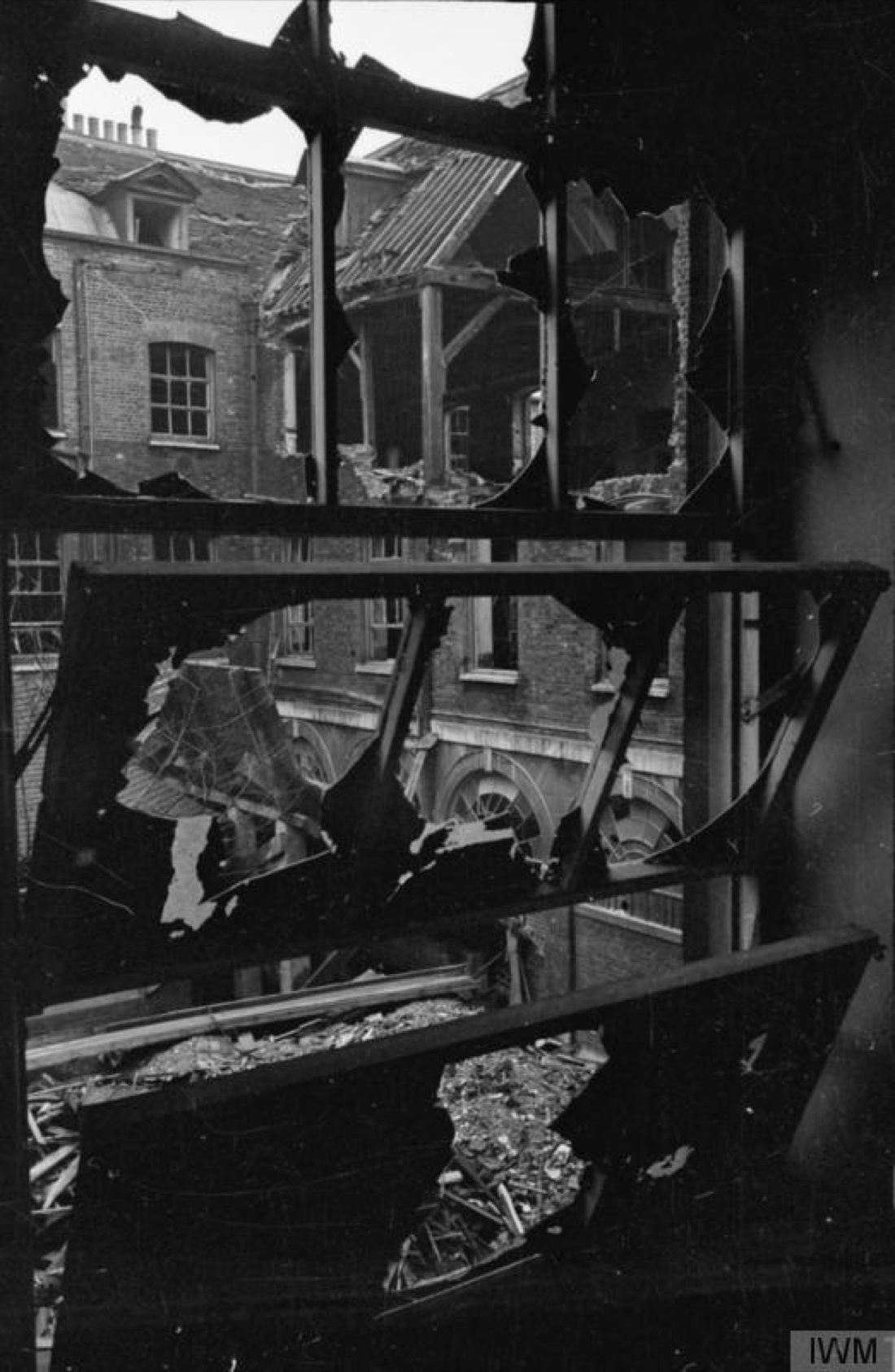 Bombe sulla croce rossa: quando l’ospedale è colpito (1915-2015) -foto Bombe sulla croce rossa: quando l’ospedale è colpito (1915-2015) -foto