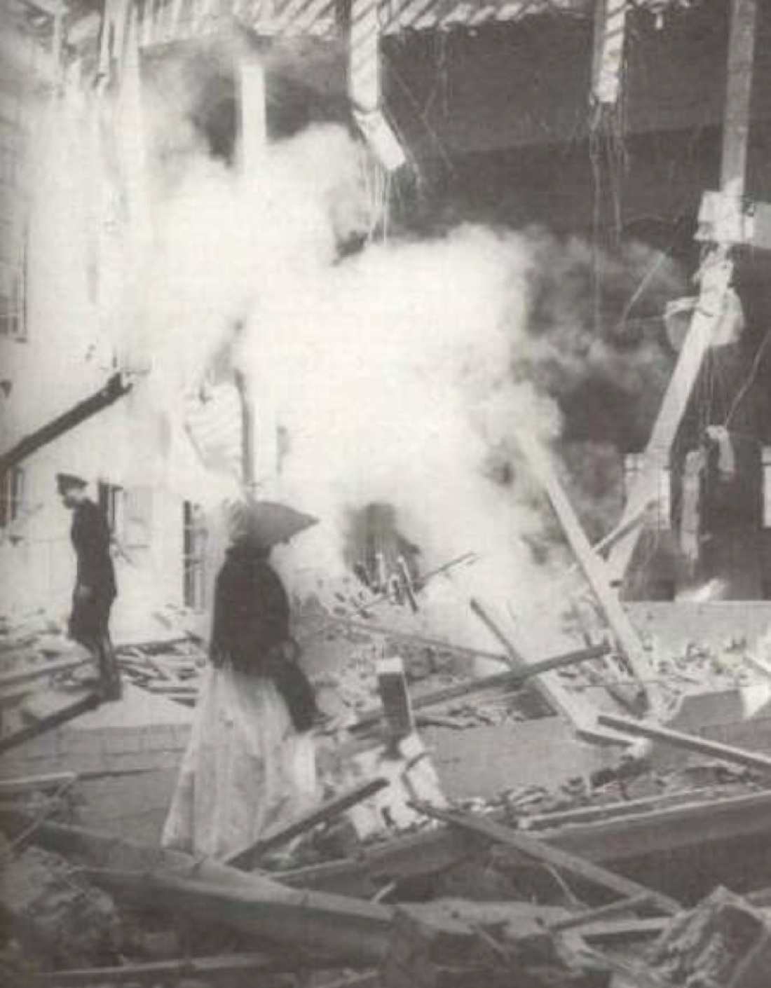 Bombe sulla croce rossa: quando l’ospedale è colpito (1915-2015) -foto Bombe sulla croce rossa: quando l’ospedale è colpito (1915-2015) -foto