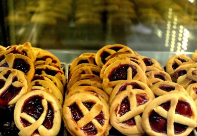 The biggest sculpted cake in the world is Italian