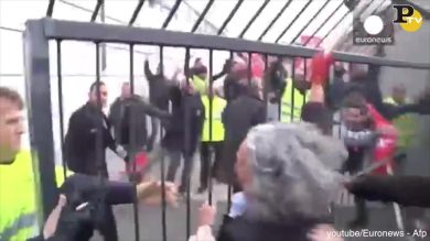 Dipendenti Air France aggrediscono dirigenti