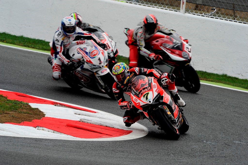 Sbk, round 12: Rea il cannibale trionfa a Magny-Cours Sbk, round 12: Rea il cannibale trionfa a Magny-Cours