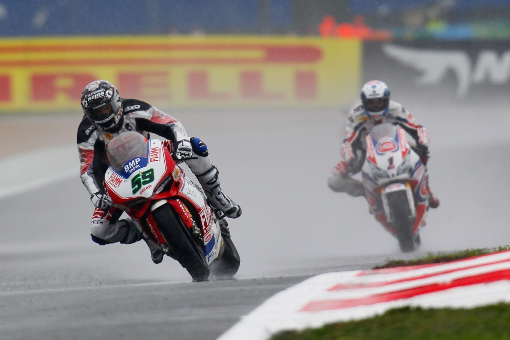 Sbk, round 12: Rea il cannibale trionfa a Magny-Cours Sbk, round 12: Rea il cannibale trionfa a Magny-Cours
