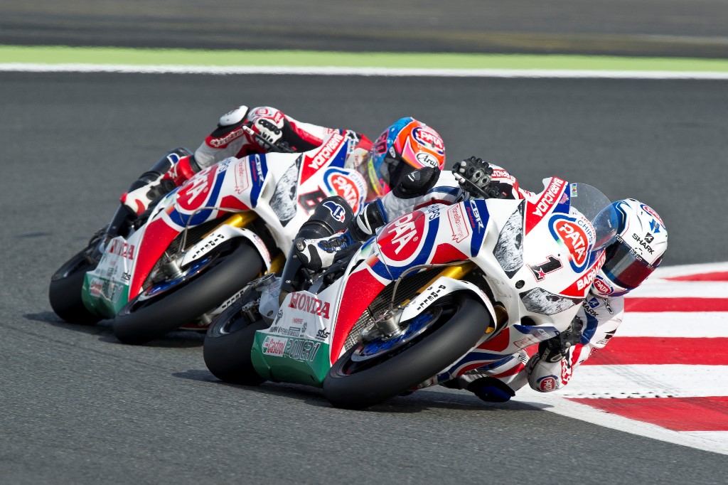 Sbk, round 12: Rea il cannibale trionfa a Magny-Cours Sbk, round 12: Rea il cannibale trionfa a Magny-Cours