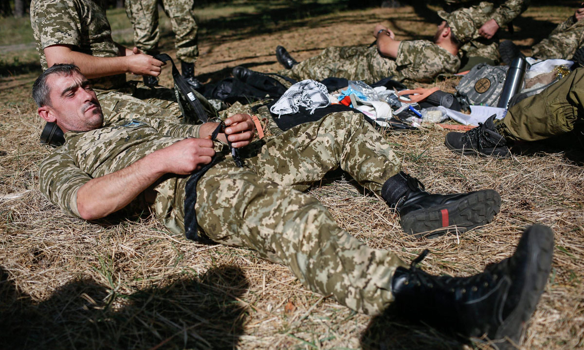 Ucraina, preti ortodossi a lezione di pronto soccorso – Foto