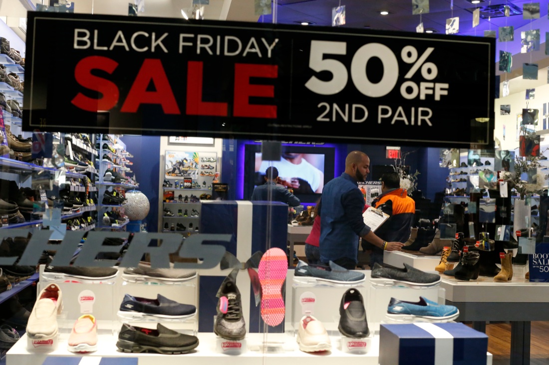 Black Friday, le foto più belle Black Friday, le foto più belle