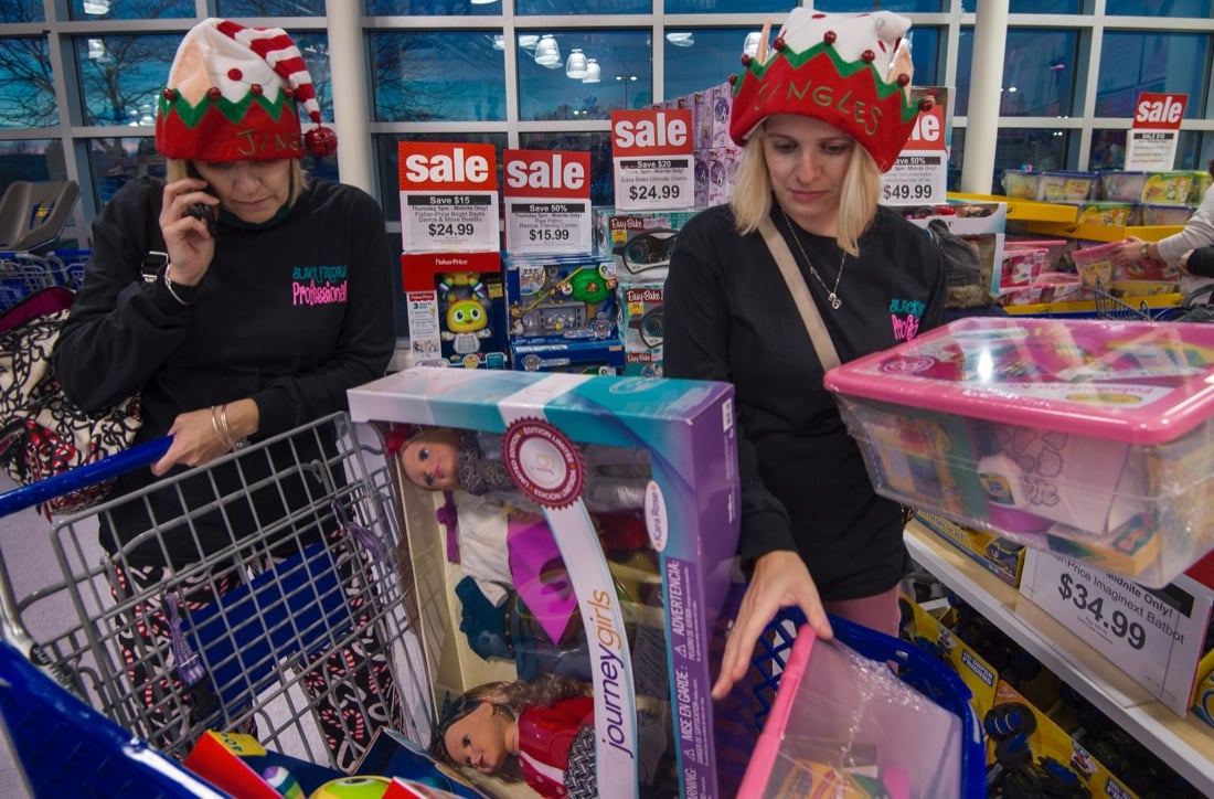 Black Friday, le foto più belle Black Friday, le foto più belle