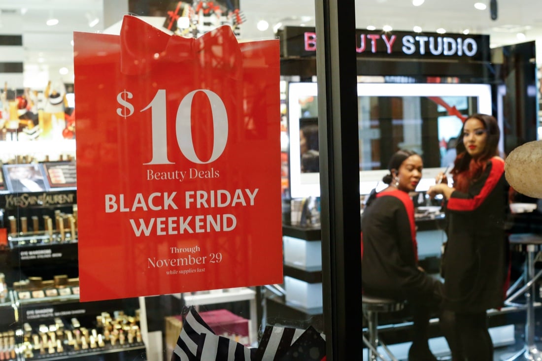Black Friday, le foto più belle Black Friday, le foto più belle
