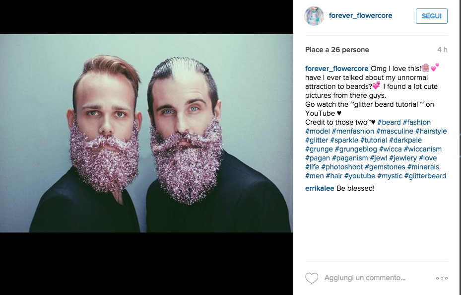 Glitter beard, la moda cool per la barba natalizia