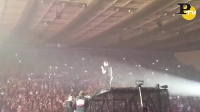 Tiziano Ferro bloccato sull’ascensore durante il concerto di Bari