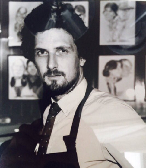 Parigi, omaggio alle vittime: “Noi continueremo a cantare” – Foto