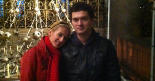 Parigi, omaggio alle vittime: “Noi continueremo a cantare” – Foto