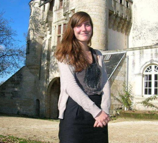 Parigi, omaggio alle vittime: “Noi continueremo a cantare” – Foto