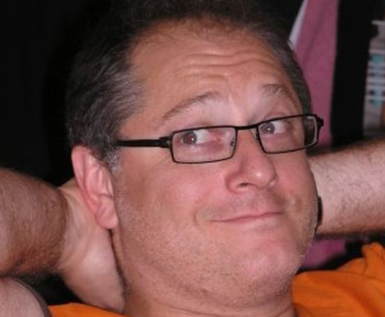 Parigi, omaggio alle vittime: “Noi continueremo a cantare” – Foto