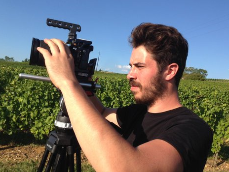 Parigi, omaggio alle vittime: “Noi continueremo a cantare” – Foto