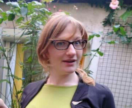 Parigi, omaggio alle vittime: “Noi continueremo a cantare” – Foto