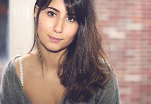 Parigi, omaggio alle vittime: “Noi continueremo a cantare” – Foto