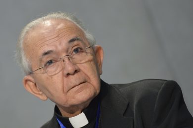 Pedofilia, la Chiesa sospende l’ex segretario di monsignor Romero