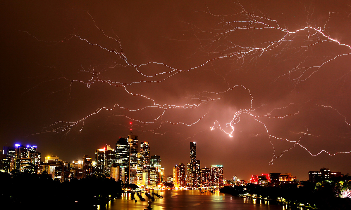Australia, tempesta di fulmini su Brisbane
